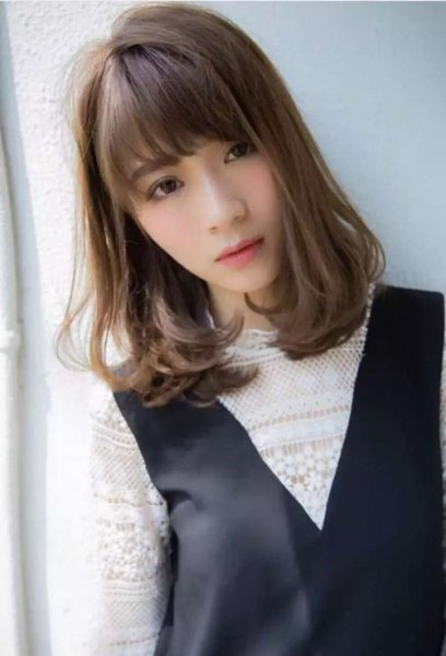 长脸窄额头适合什么发型 女生精选出的流行卷发打造