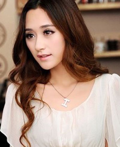 小脸的女生适合的什么样的发型 好看的适合小脸女生的发型
