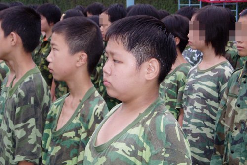 中学男生适合的短发造型 新款短发让你变帅起来