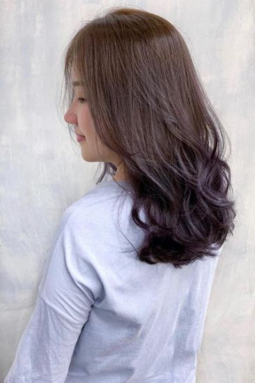 女生长发灰紫渐层特殊发色