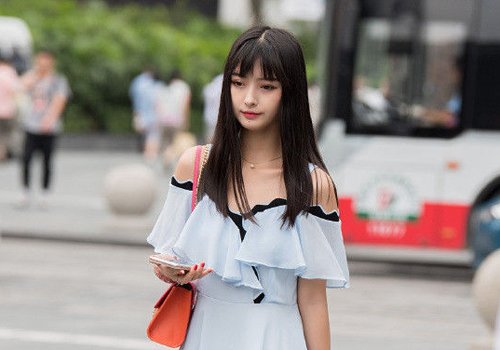尖脸女生碎发刘海直发发型