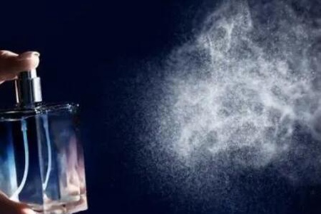 香水喷在哪里最好持久？