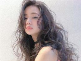 女生脸大和发量少也没关系 选对蓬松发型照样能够变小脸
