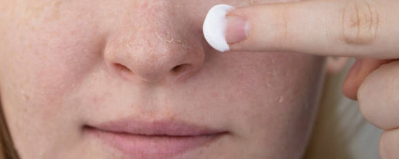 脸卡粉浮粉是什么原因