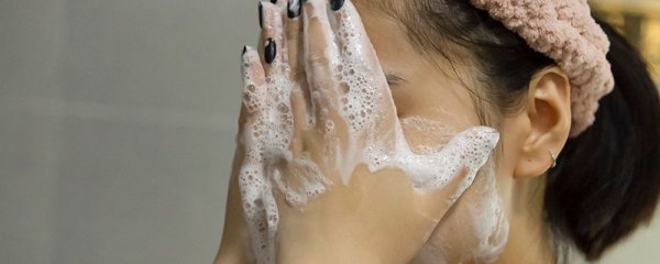 脸颊毛孔大有黑头怎么办