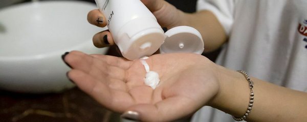 做灌肤皮肤疼是皮肤缺水吗