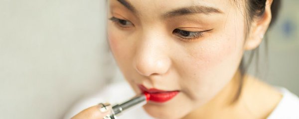 黄皮适合梅子色的口红吗