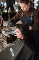 做发型的重要性 其次 你适合直发还是卷发?