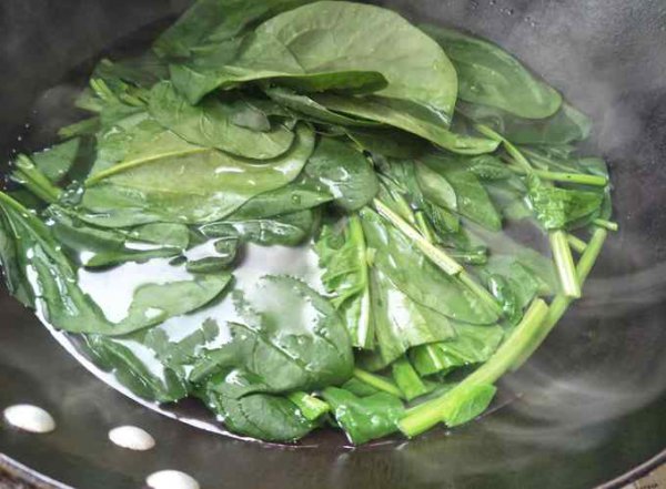 菠菜一定要焯水才能吃吗
