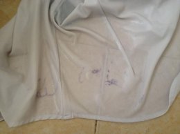 裤子被染色了洗掉妙招 被裤子染色的衣服怎样洗回来