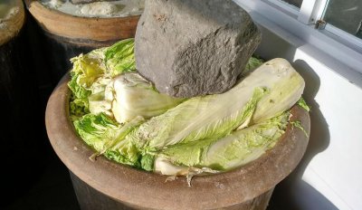 酸菜一捏就烂是不是坏了 酸菜一捏就烂了是为什么