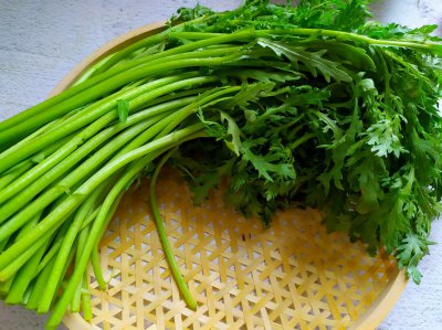 炒茼蒿需要焯水吗 炒茼蒿菜之前要焯水吗