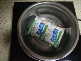 纯牛奶可以放热水里加热吗 纯牛奶能不能放到热水中加热