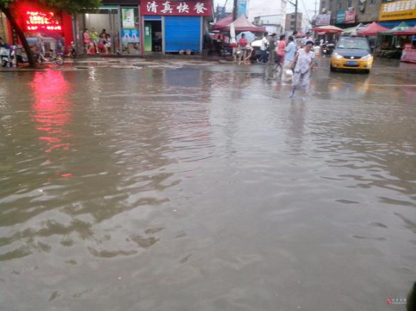 倾盆大雨和瓢泼大雨哪个大
