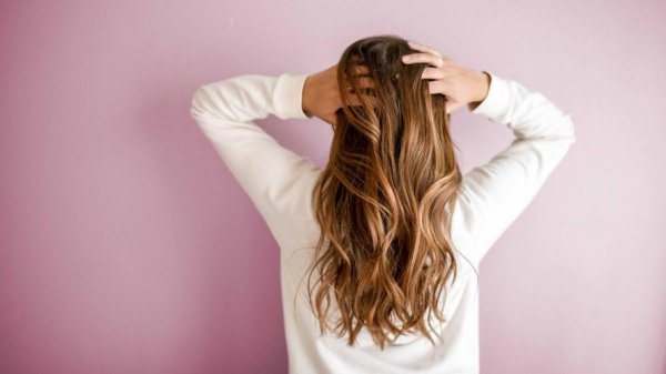 洗头发时护发素可以直接抹头上吗