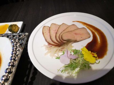 鹅肝为什么入口即化 入口即化的鹅肝是没熟吗