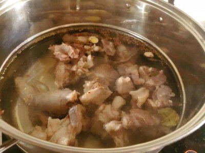 炖羊肉放花椒吗 羊肉可以放花椒炖煮吗?