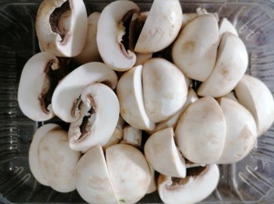 平菇不焯水可以直接炒吗 平菇不焯水直接炒了吃有毒吗