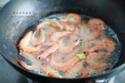 煮河虾用什么水 煮河虾是冷水下锅还是热水下？