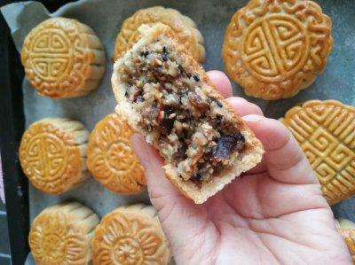 五仁月饼红绿丝是什么 五仁月饼中的红绿丝是什么做的