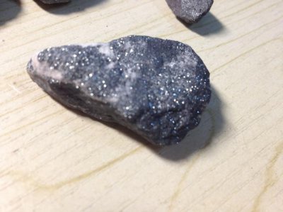 会发光的石头是什么 会发光的石头是什么石