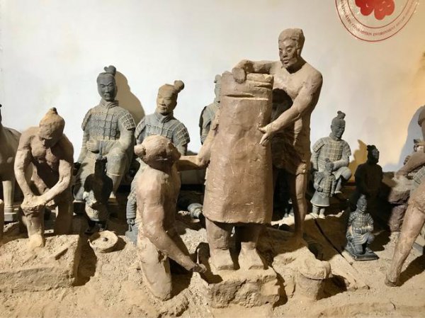 兵马俑是什么做的