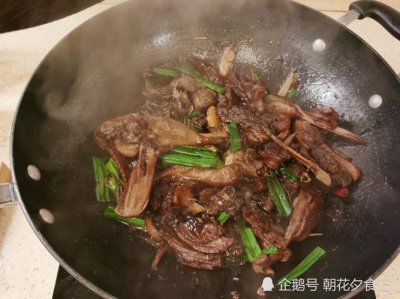 煮鸭子用什么人比较好 煮鸭子是冷水下锅还是热水下锅