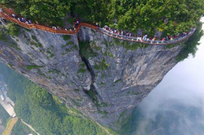 张家界旅游玻璃栈道 张家界玻璃栈道多少米