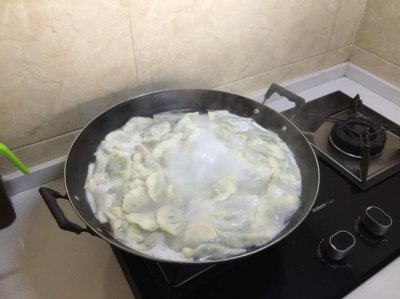 蒸饺开水上锅还是冷水 蒸水饺用冷水下锅还是热水
