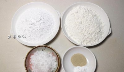 酵母粉和泡打粉的区别 酵母粉是泡打粉一样吗