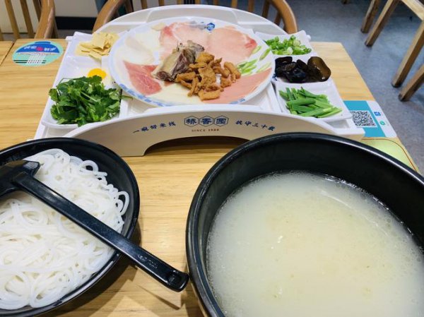 过桥米线是什么粉做的