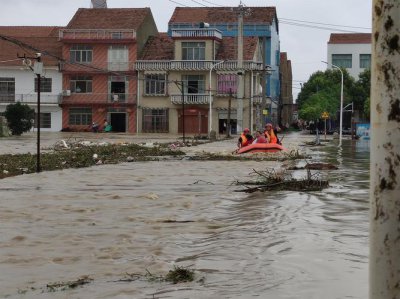 洪水围困如何求救 遭遇洪水围困应及早下水逃生