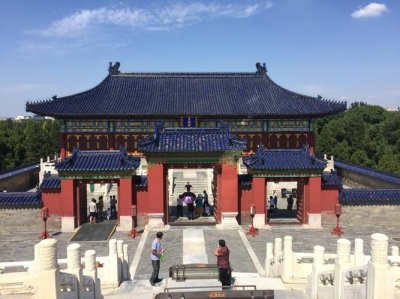 古代宫殿大门前成对的石狮一般都是 古代宫殿大门口成对的石狮子一般都是