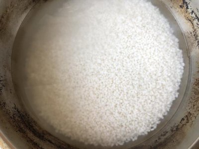 包粽子用什么水泡米 包粽子泡米用热水凉水