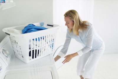 腋下黄渍怎么洗干净 怎么洗干净腋下的黄渍