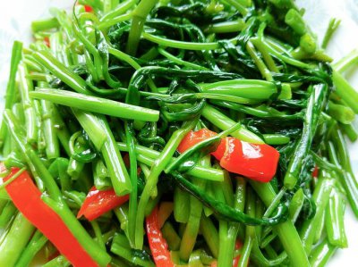 怎么将空心菜炒绿 空心菜怎么炒出来是绿油油的？