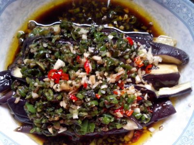茄子没炒熟有毒吗 没炒熟的茄子是否有毒