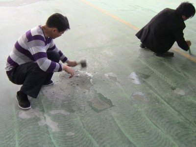 怎么去掉玻璃上的水泥 玻璃上的水泥用什么可以去掉