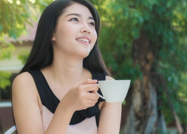 贪钱的女人有什么表现