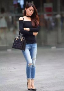 高跟鞋搭配什么衣服好看 高跟鞋怎么搭配衣服好看？