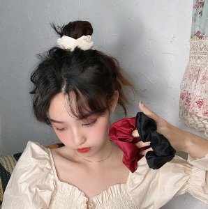 短发如何扎丸子头 简答的短发丸子头教程