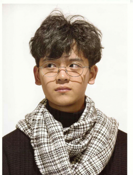 戴眼镜的男生穿搭