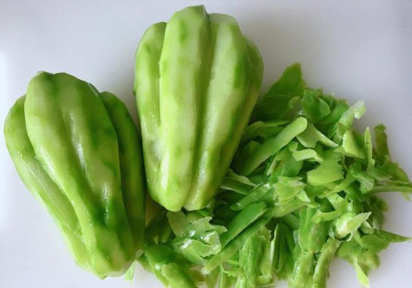 佛手瓜生吃要削皮吗
