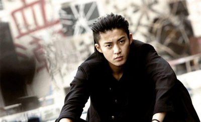 小栗旬带男星回家过夜 与老婆山田优三人同睡一张床