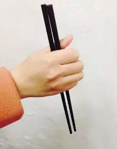 拿筷子的姿势判断人品