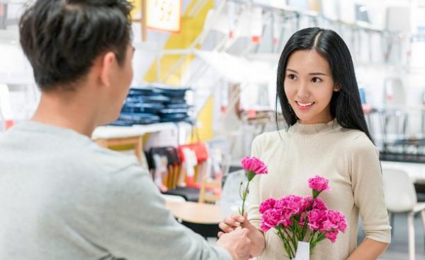 男人满足女人4个要求让她离不开你