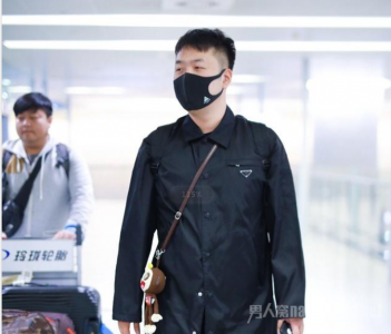 杜海涛机场街拍 非常的酷帅显瘦