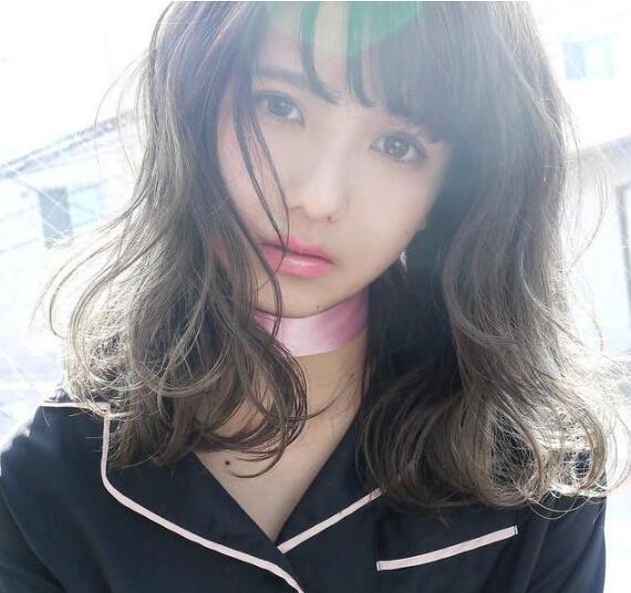 今年中长发流行什么发型？