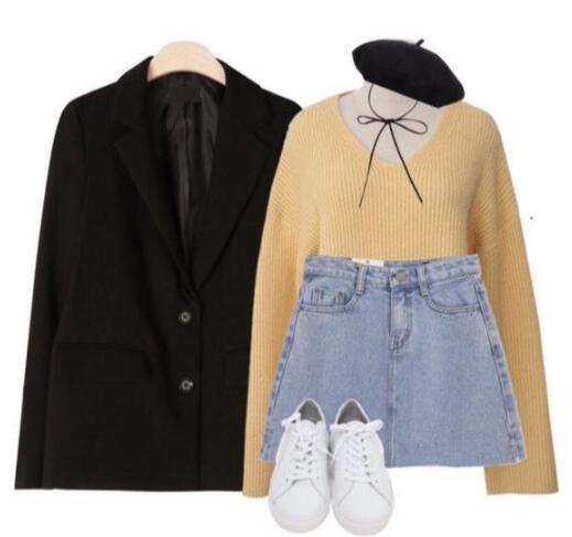 牛仔短裙配那种衣服适合？