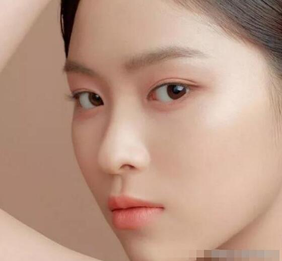 为啥女人最好不要割双眼皮?
